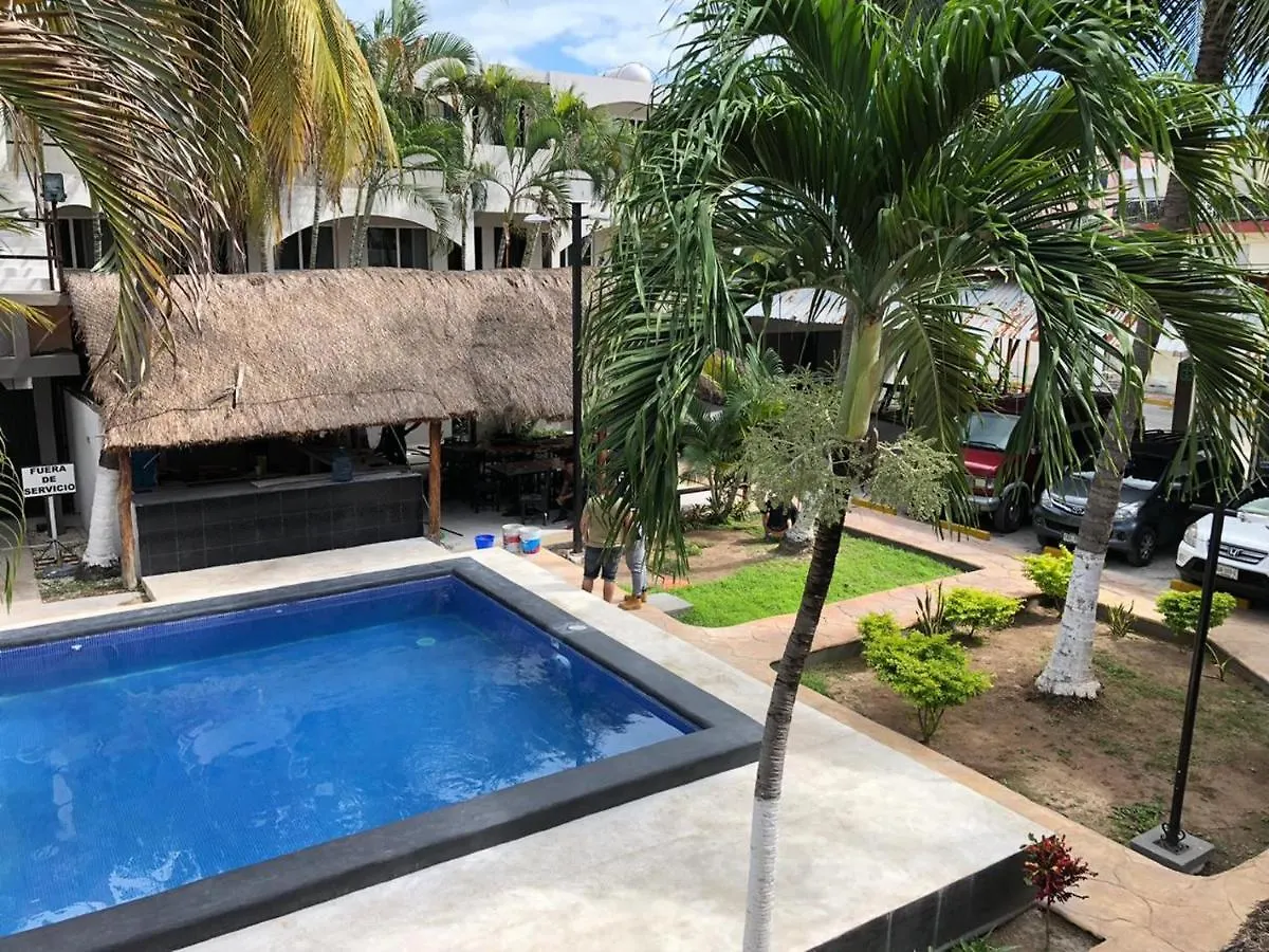 كانكون Azteca Hotel