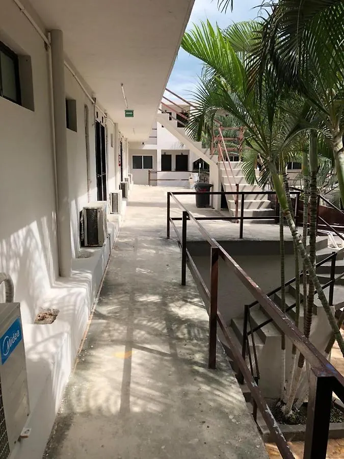 كانكون Azteca Hotel