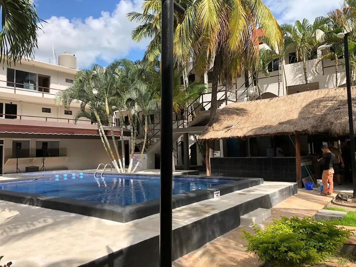 **  كانكون Azteca Hotel المكسيك
