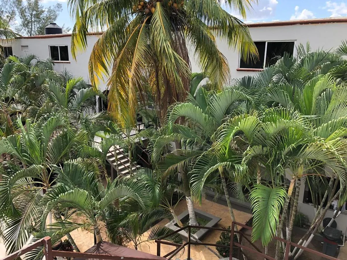 كانكون Azteca Hotel
