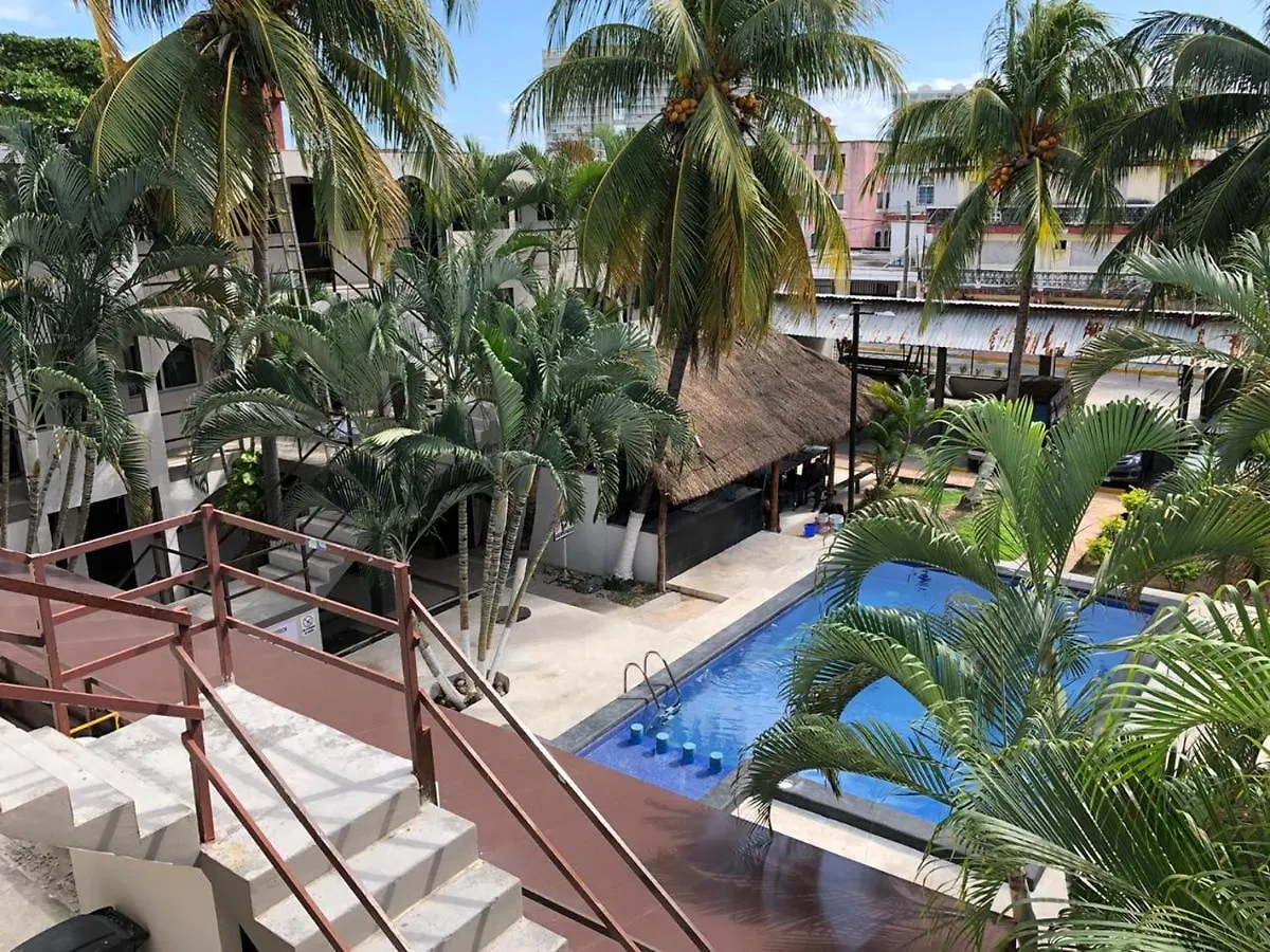 كانكون Azteca Hotel