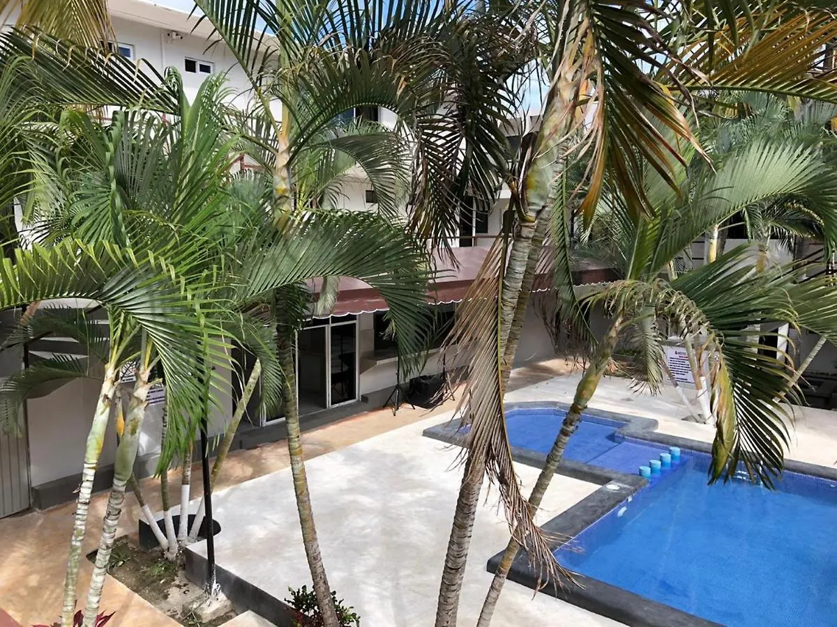 كانكون Azteca Hotel