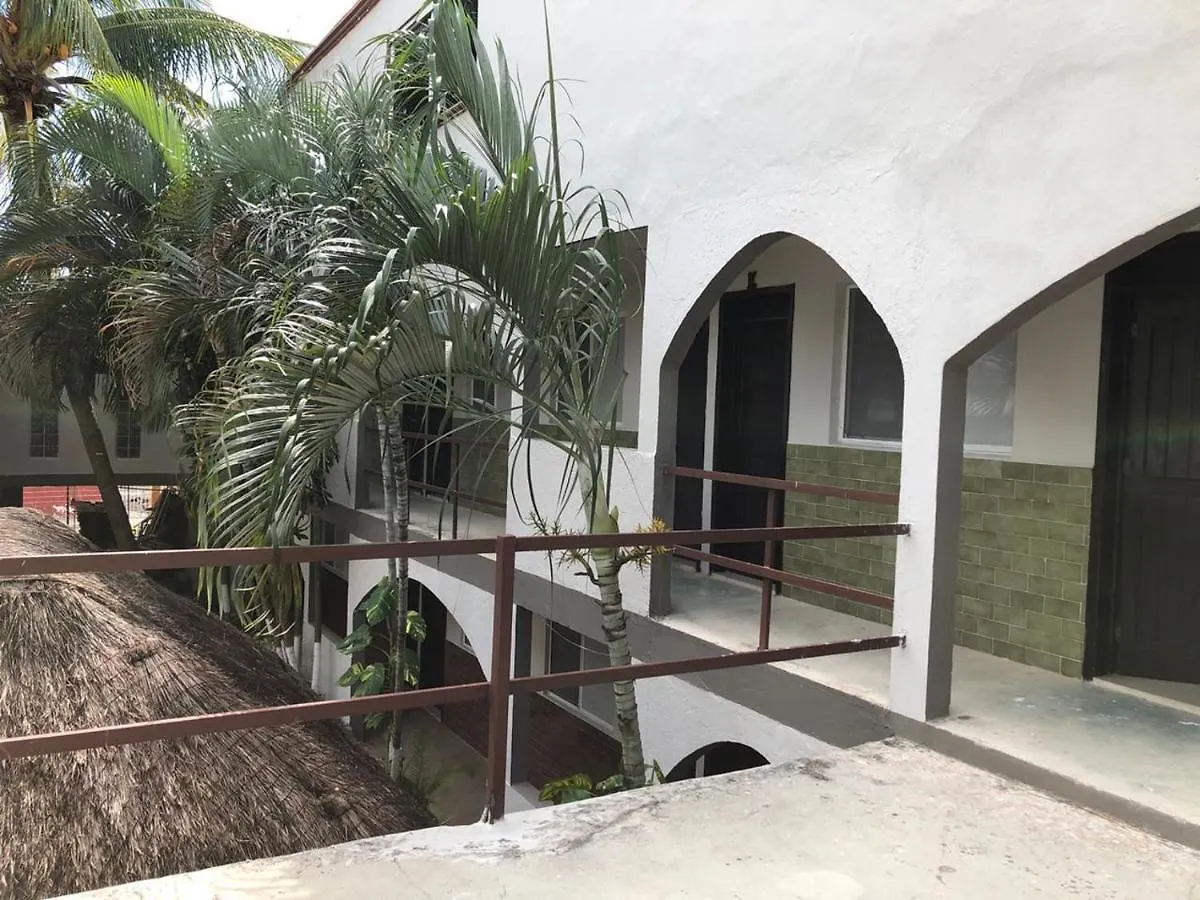 **  كانكون Azteca Hotel المكسيك