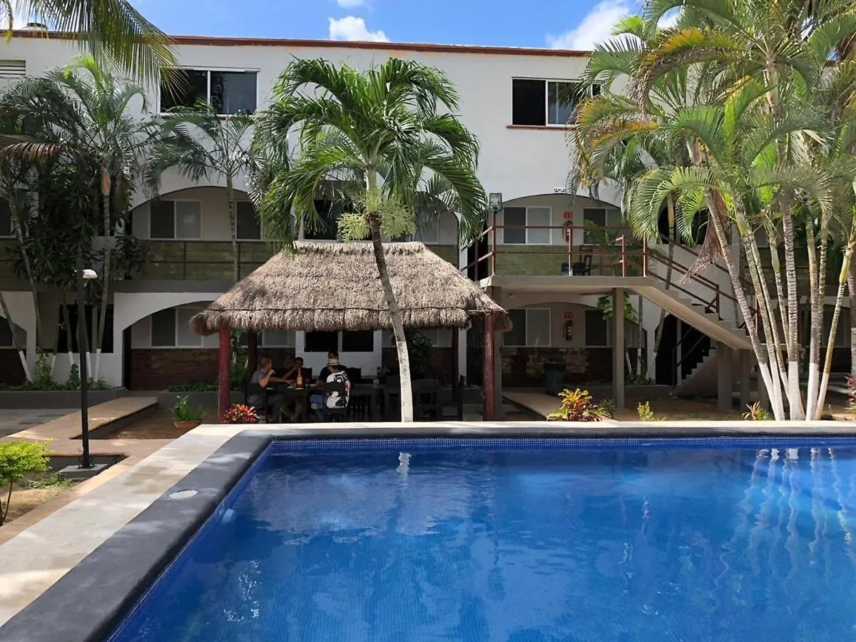 كانكون Azteca Hotel