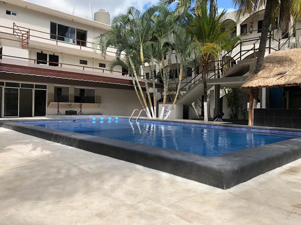 كانكون Azteca Hotel