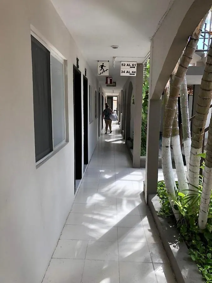 كانكون Azteca Hotel