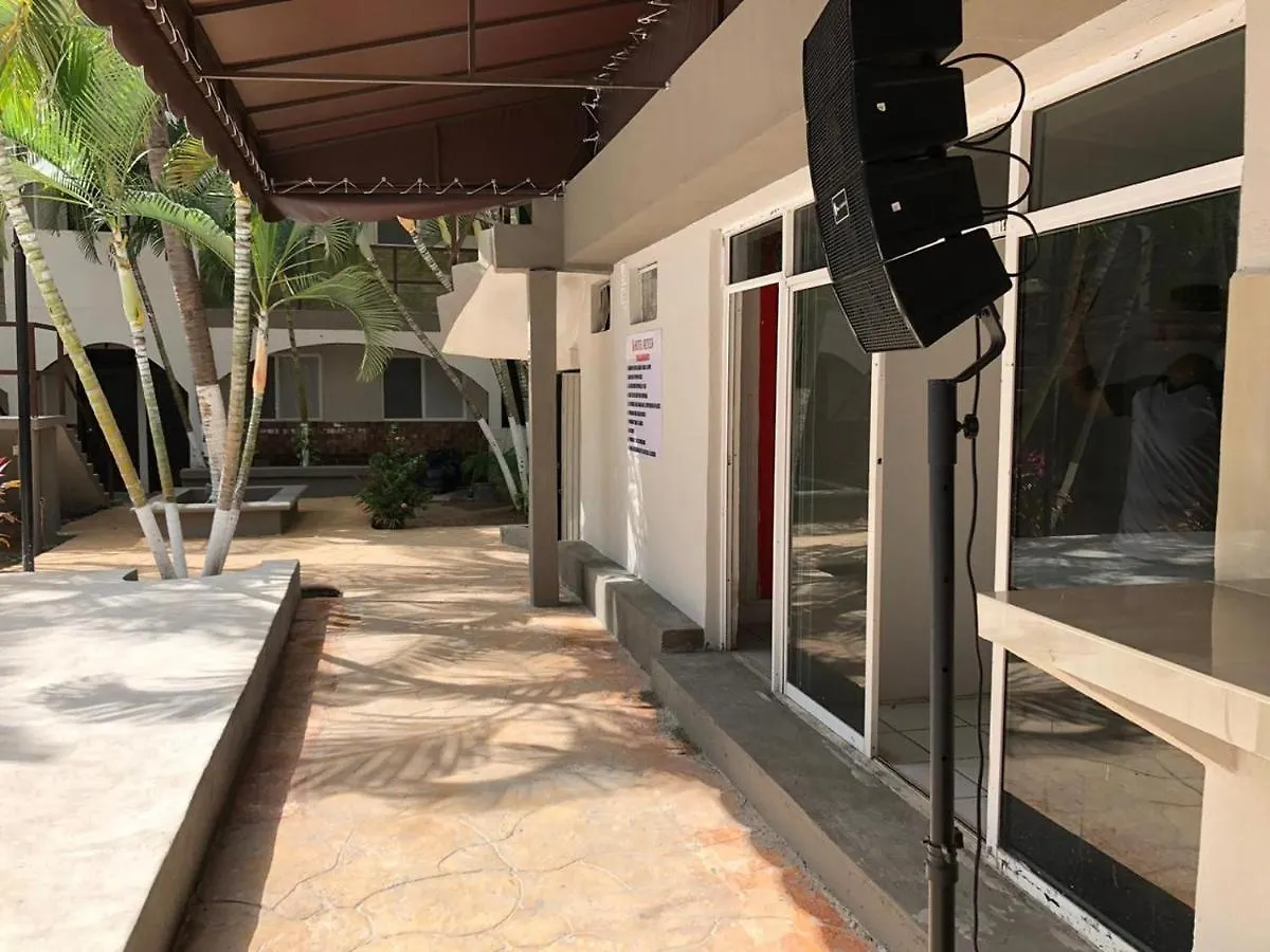 كانكون Azteca Hotel