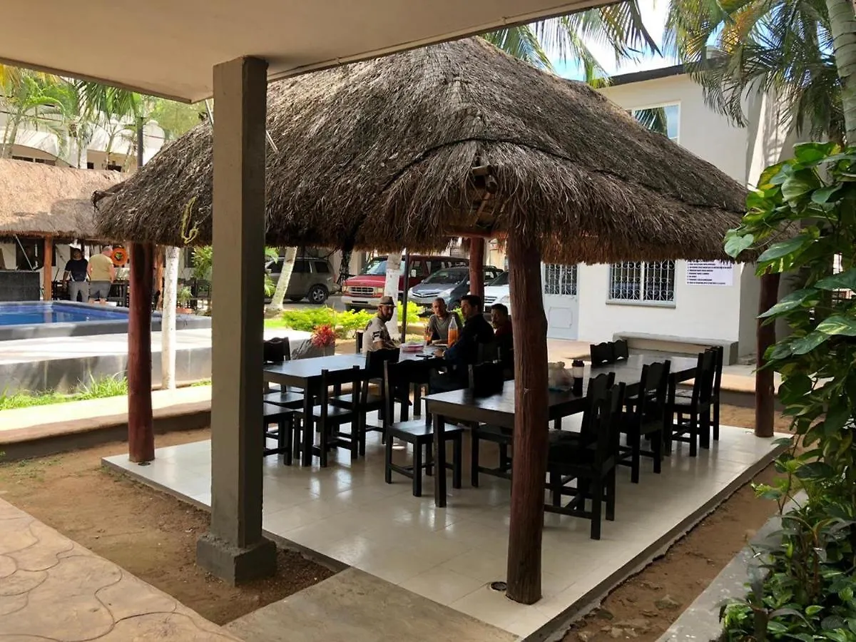 كانكون Azteca Hotel