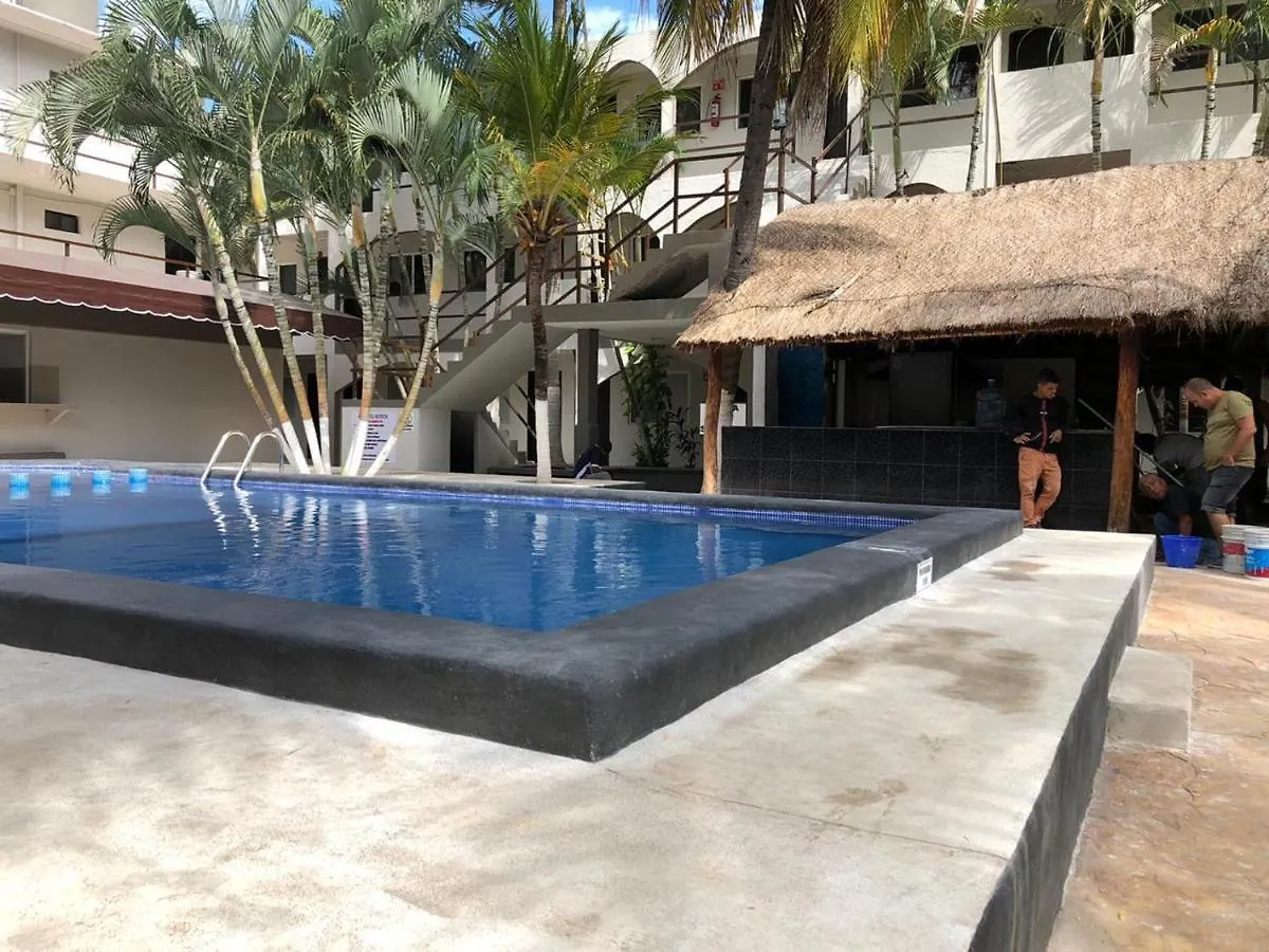 **  كانكون Azteca Hotel المكسيك