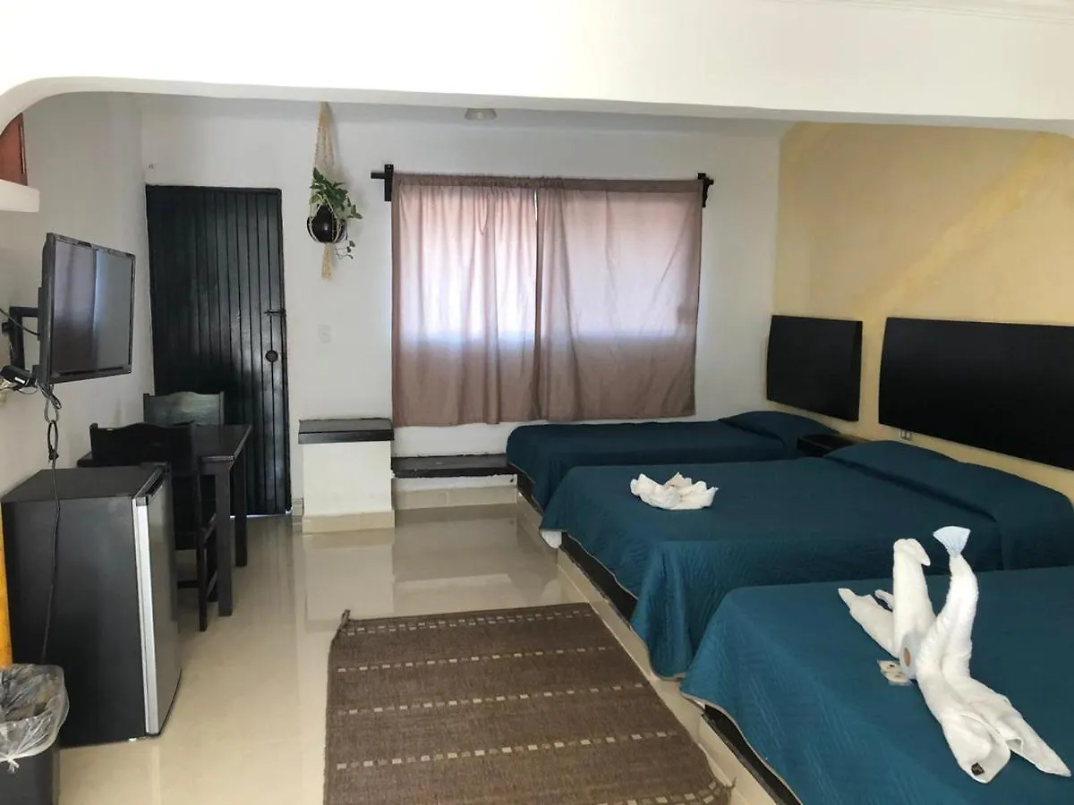 كانكون Azteca Hotel