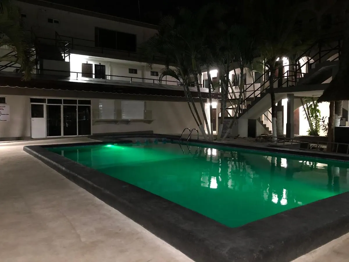 كانكون Azteca Hotel