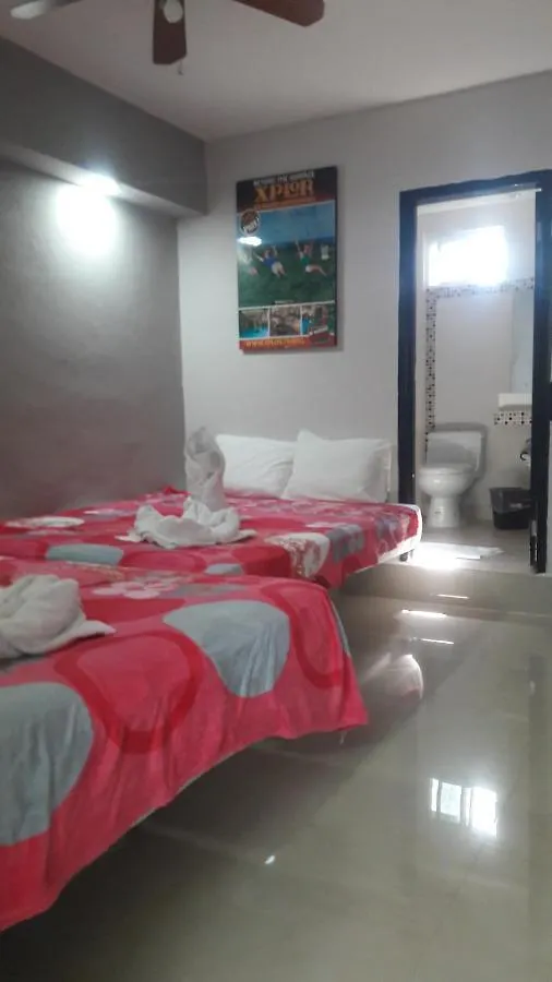 كانكون Azteca Hotel