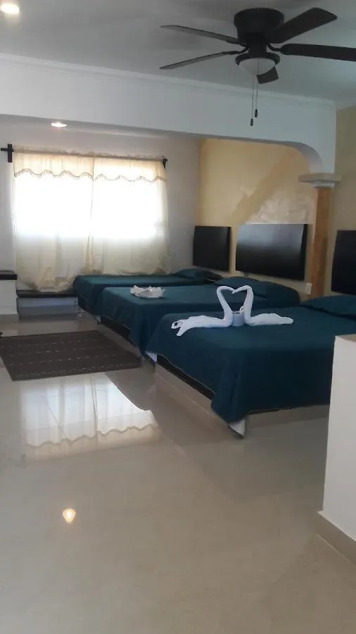 كانكون Azteca Hotel
