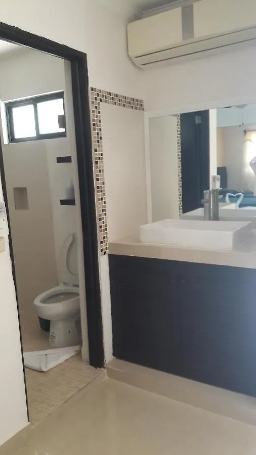 **  كانكون Azteca Hotel المكسيك