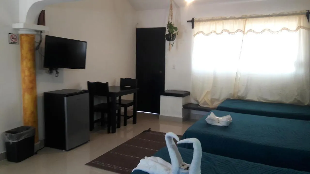 كانكون Azteca Hotel